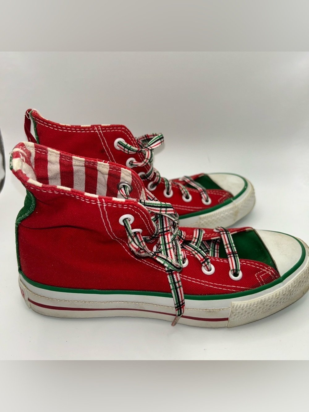 Vintage rare Christmas red and green hi top chuck taylor converse 5 W/3 M
